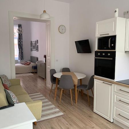 Charming Central Apartments Cluj Napoca Bagian luar foto
