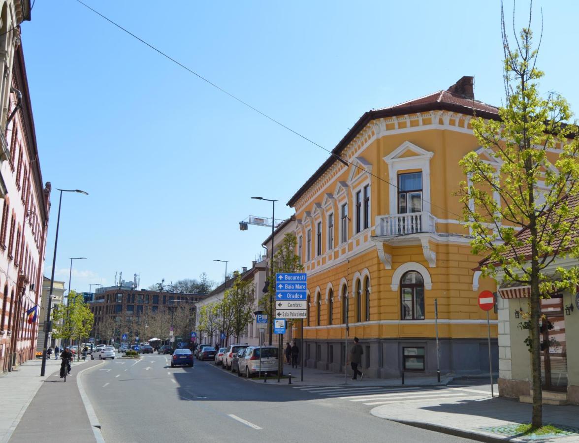 Charming Central Apartments Cluj Napoca Bagian luar foto